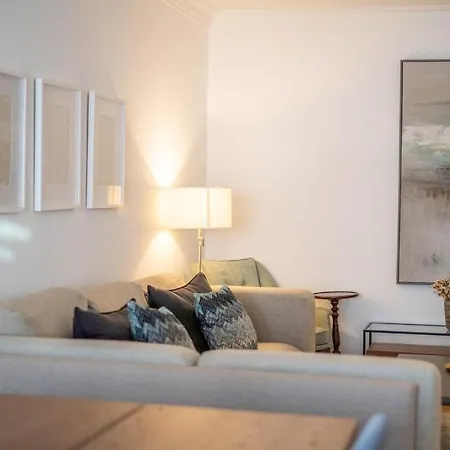 Real Apartman Carcavelos